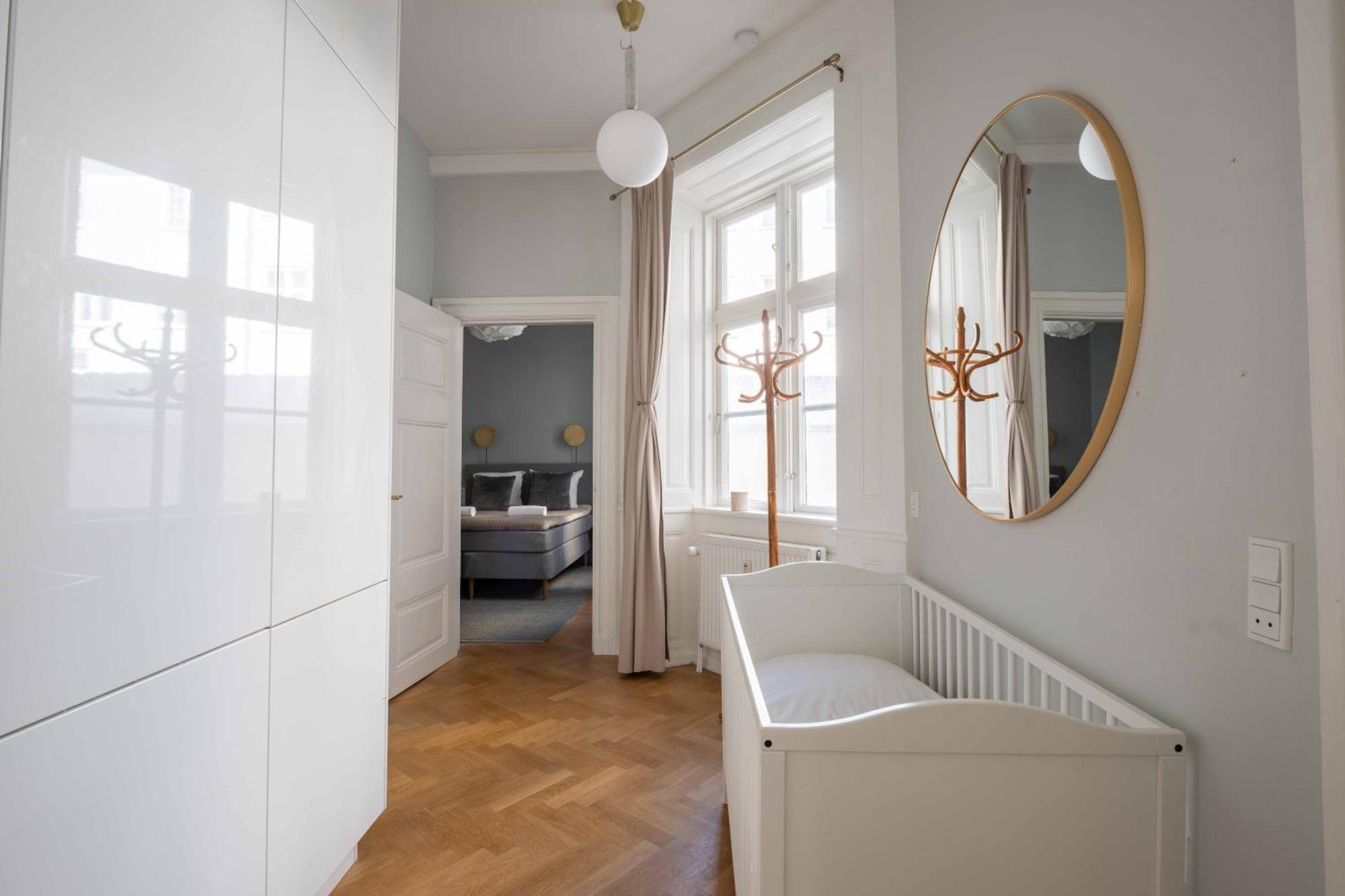 Lavish 4br In The Heart Of Cph By The Canals Leilighet København